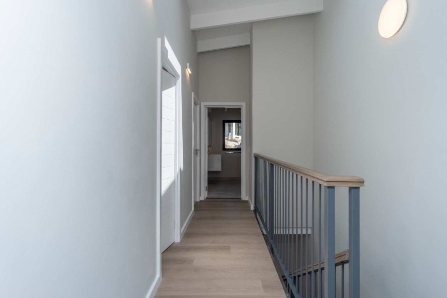 To Let 4 Bedroom Property for Rent in Overkloof Western Cape